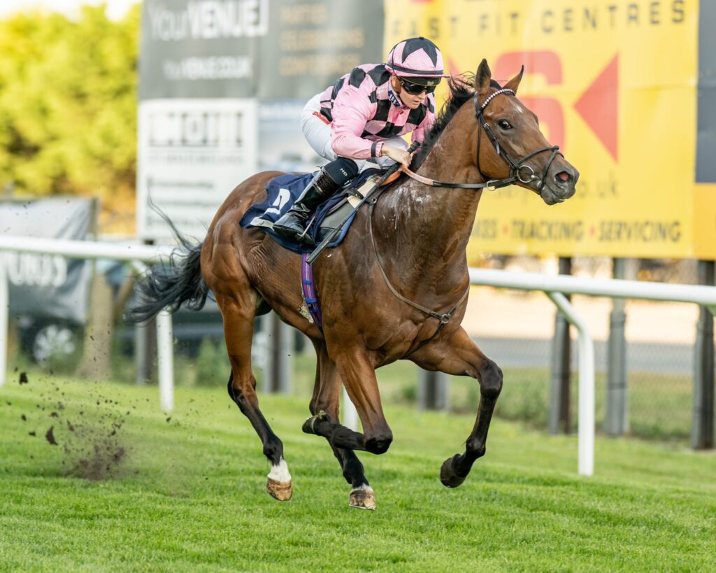 Snake Charmer winning at Brighton under Hollie Doyle