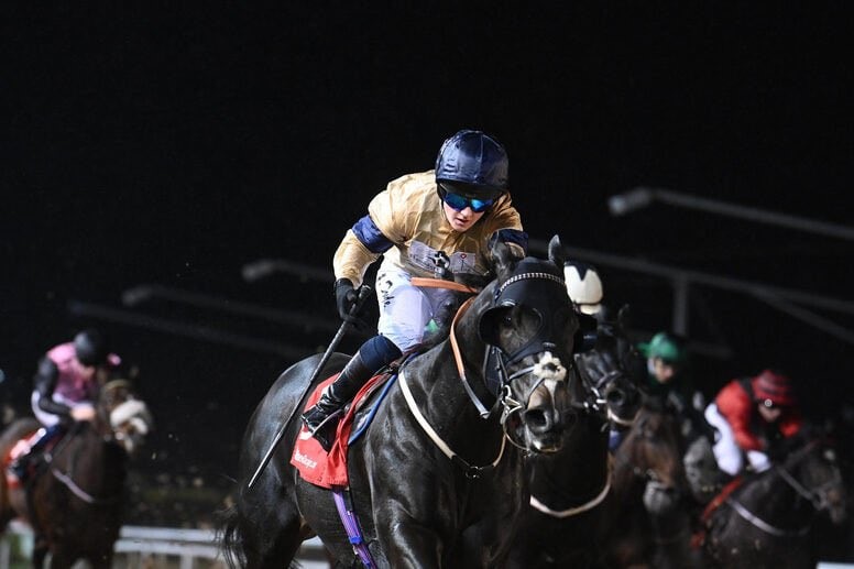 Spartan Arrow winning the Group 3 Bar One Racing Mercury Stakes under Hollie Doyle