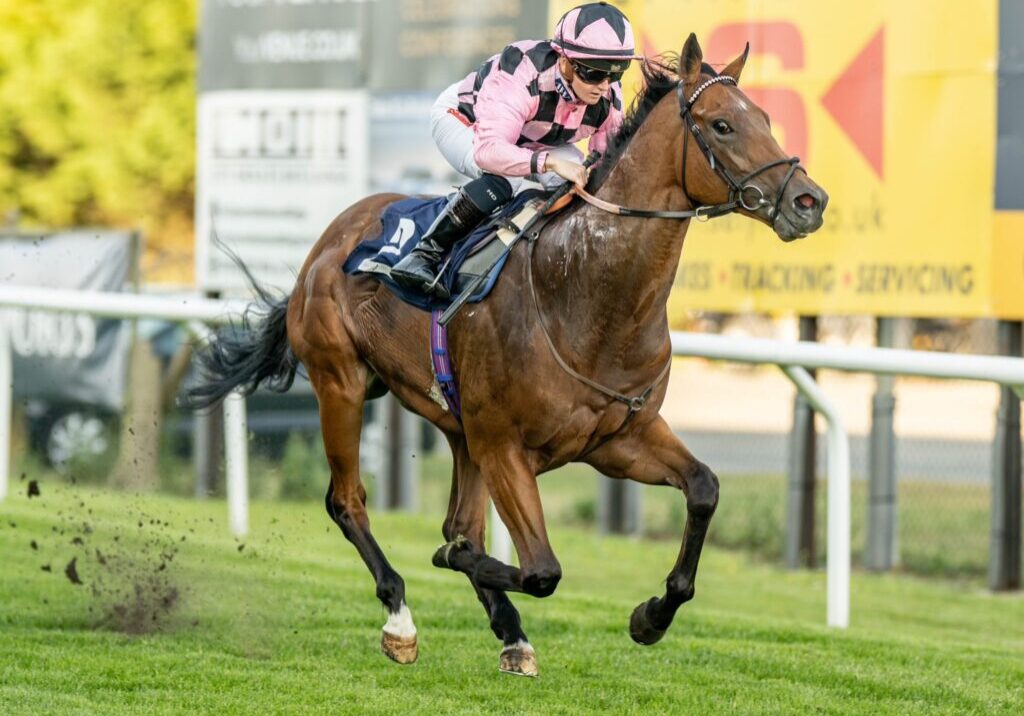 Snake Charmer winning at Brighton under Hollie Doyle
